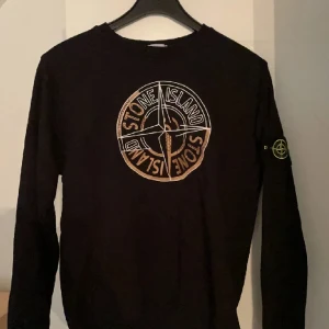 Stone island tröja - Svart Stone island tröja i storlek M 