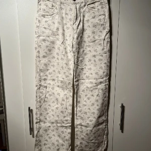 Jeans - Storlek 38, knappt använda 