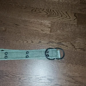 Sjukt bälte - Riktigt sjukt bälte med hål o grejer🔥🔥 säljer då jag inte använder så det ofta👍 hittade second hand i bra skick😁😁 kom dm för frågor eller liknande😁