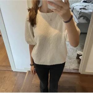 Topp  - Säljer denna fina tröja då den inte kommer till användning!💞nypris 400 kr!