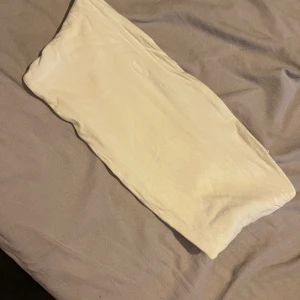 Topp - Vit topp Oanvänd  Storlek m