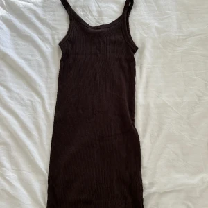 Tajt klänning  - Superfin tajt klänning från H&M, bra skick! 