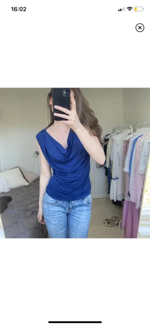 Marinblå topp - Jätte snygg blå topp från flash som jag säljer då den inte kommer till användning💞 Skriv privat för fler bilder eller frågor🫶🏼