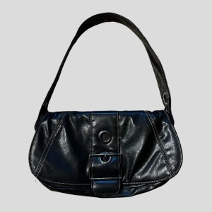 Liten väska - En liten väska perfekt för små evenemang och fester! 