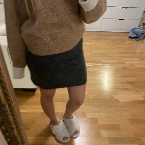 Stickad Gina kjol💞 - Använt få tal gånger säljer pga de, jättesöt och fin🙌🏼