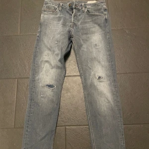 Jeans ifrån jack & jones - Fint par jeans ifrån jack & jones W31/L34 Ny pris 500