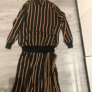 Tröja kjol sätt  - Fint sätt kjol tröja st L