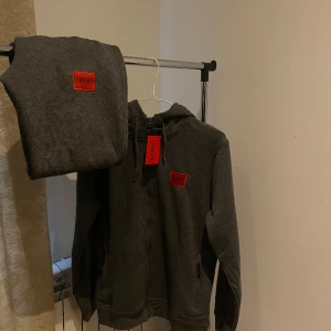 Hugo Boss Set - Storlek S/M - Passar båda  Ny skick  
