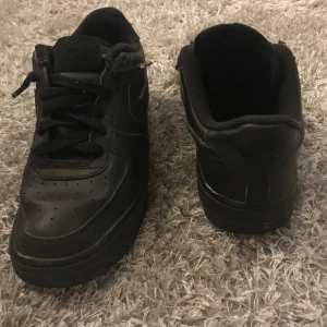 Bra kvalitet  - Bra kvalitet storlek 36,5 inte mycket använda.