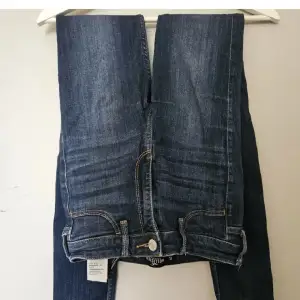 Superfina jeans i mycket bra skick❤️ säljer billigt pga flyttar utomlands 