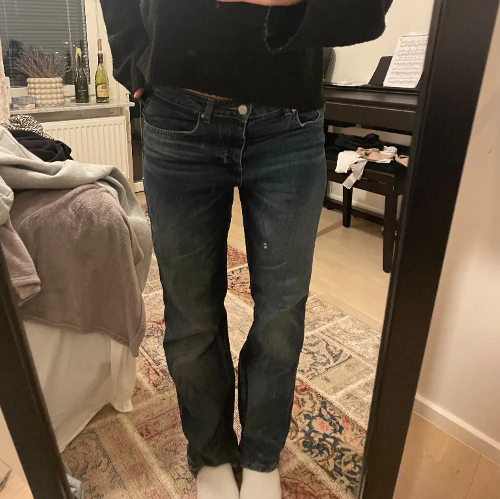 Midrise, raka jeans från zara. Använda 1 gång! 💞. Jeans & Byxor.