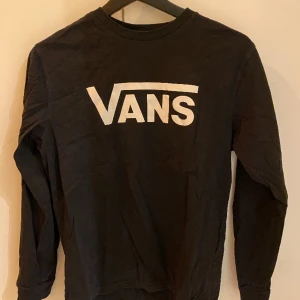 Tröja - Svart tröja från Vans! Barnstorlek L men passar XS-M