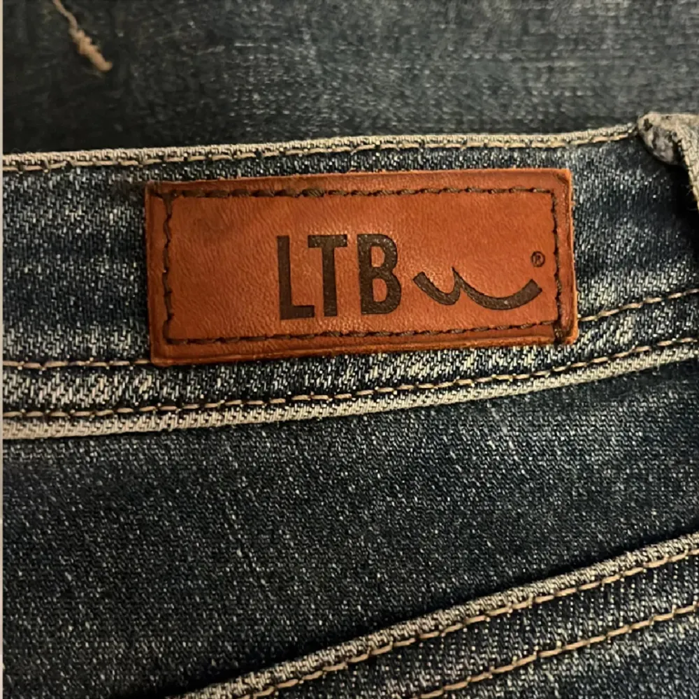 Lågmidjade bootcut jeans i modellen valerie🤍🤍  Lånade bilder. Jeans & Byxor.