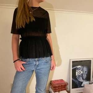 Mesh topp/fest topp - Fin fest topp med volang i mesh💓