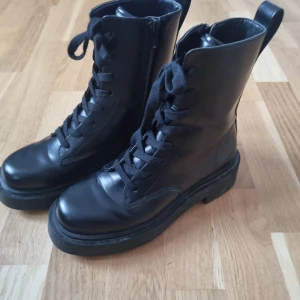 Skor - Sparsamt använda 