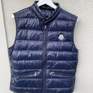 Moncler Gui - Moncler Gui  Storlek 2 (S/M) Fint skick inga skador
