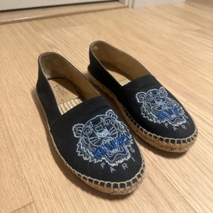 Kenzo skor - Snygga kenzo slip on i storlek 36