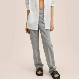 Mango  - Säljer dom här populära cargo byxorna från Mango ❤️