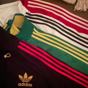 Adidas tröjor  - intresse koll!! Jätte coola tröjor alla från adidas, de flesta är nya❤️säljer såklart även separat. 💚Gröna är såld! 🖤svarta är såld!