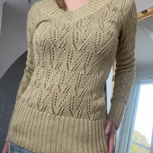 Glittrig stickad tröja  - Glittrig stickad tröja 