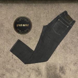 Tiger of Sweden Iggy  - Ett par sjukt sköna ToS jeans i modellen ”Iggy” som är slimmad | 31/32 som sitter sjukt snyggt på modellen, han är 183cm och 72kg, mått finns i pm | inget tecken på använding, skick 10/10 | nypris ca 1500 | kom gärna med frågor! |