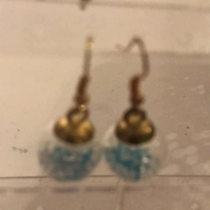 Puss  - hej vad gör du jag ska till stallet idag så jag kan inte komma till dig och det var ju inte mitt fel 