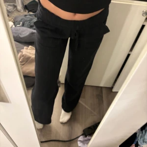 Mjukisbyxor - Superfina mjukisbyxor från lager 157. Säljer då de inte kommer till användning, super bra skick.💗