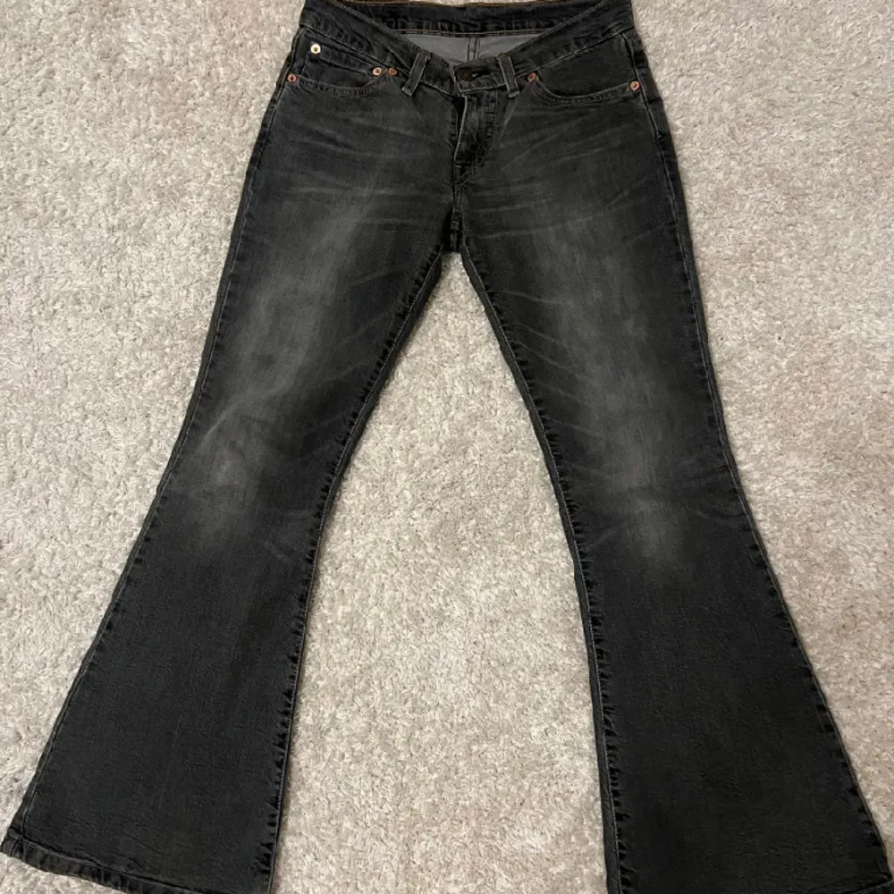 As snygga Vinted Levis jeans, inge defekter men används inte❤️❤️. Jeans & Byxor.