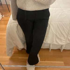 Vera kostym byxor fårn bikbok💞 - Säljer pga för små, köptes för 499kr säljer för 300kr!!🙌🏼