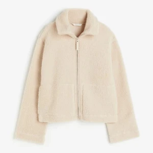 Teddy jacka H&M  - Teddy jacka från H&M.  Använd några få gånger (Nyskick). Beige/ljusosa färg. Pris kan diskuteras.