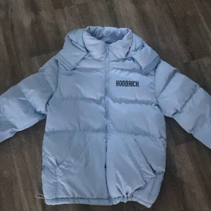 Hoodrich Jacka - Riktigt bra skick, använd några gånger men som ny. Nypris 1500kr.