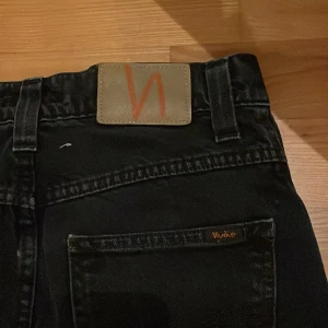 Nudie Jeans Grim Tim - Svarta Nudie Jeans riktigt feta grim tims skick 8,5/10 knappt använda