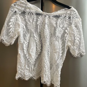 Spets tröja från zara🌟 - Super snygg topp från zara som inte kommer till andvändning💓 