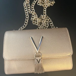 Valentino väska - Fin valentinoväska i nyskick. 