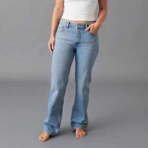 Säljer mina petite low straight jeans från Gina Tricot. De är helt oanvända, kontakta för fler bilder