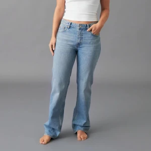 Low straight jeans petite  - Säljer mina petite low straight jeans från Gina Tricot. De är helt oanvända, kontakta för fler bilder