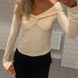 Gina topp - Säljer denna superfina toppen från Gina , hör av er om några frågor mm..!💕