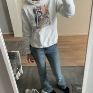 Cool hoodie - Intressekoll på denna jätte coola Hoosiers som håller på att bli för liten. Skriv gärna om du är intresserad 💕💓(OBS andra och tredje bilden är lånad)