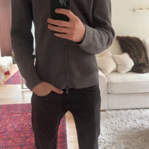 Massimo dutti cardigan  - En eftertraktad Massimo dutti cardigan i storlek L 9/10 skick  Slutsåld överallt  Pris ej hugget i sten 