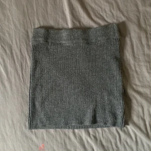 Kjol  - Jätte gullig kjol från ginatrikot, har nästan aldrig använt priset kan diskuteras❤️