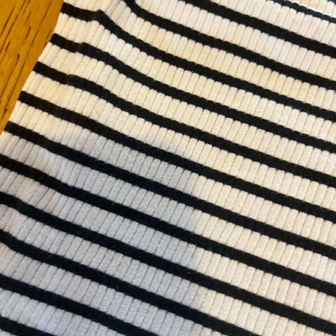 Offshoulder randig top  - 90