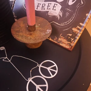 Halsband peace  - Ett Nytt stort peace halsband ,nickelfritt 
