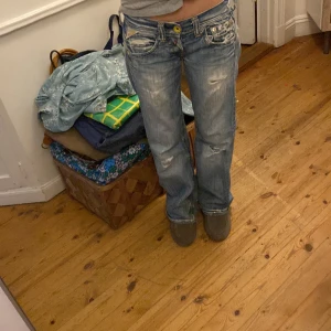 Replay jeans - Ett par as snygga replay jeans med hål, säljer dessa då dom inte är min stil längre💗