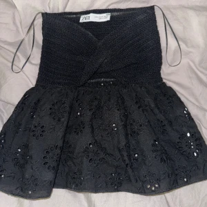 Zara topp - Jätte fin topp från zara, men tyvärr aldrig kommer till användning då den är för liten🫶🏻