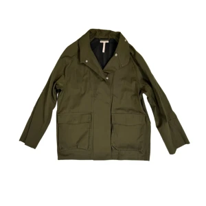 Filippa K jacka  - så snygg cargojacka från filippa k sport i militärgrönt! jackan är i nyskick 💛