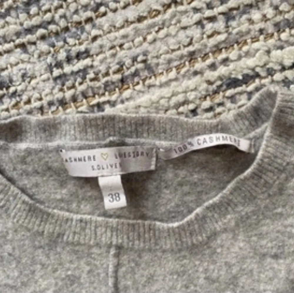 Nice Kashmir tröja, den har krympt i tvätten och är alltså inte strl 38 utan XXS (lånade bilder)❤️. Tröjor & Koftor.