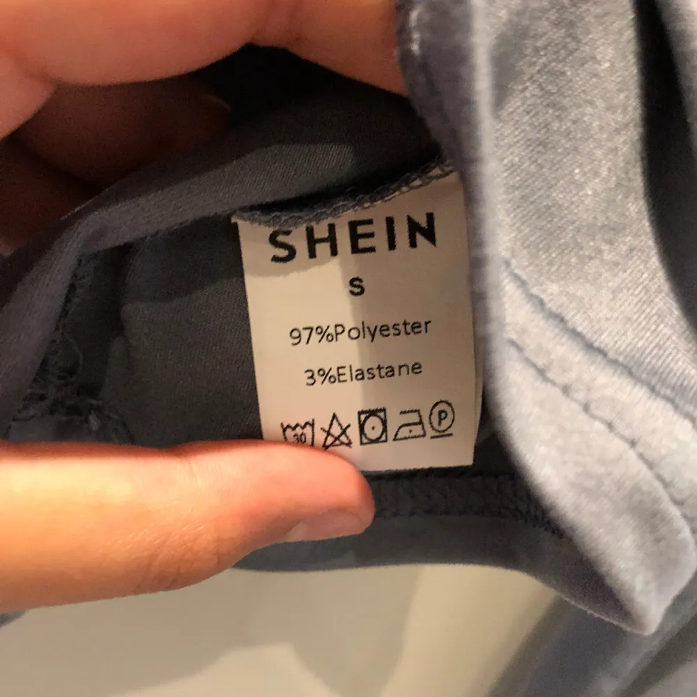 Långärmad ”skims” tröja från shein. Väldigt skönt material. Aldrig använt då den sitter lite stort på mej. Storlek S  80 kr. Blusar.