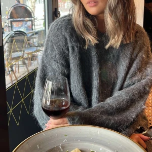 Stickad tröja - Stickad tröja från MQ, helt slutsåld på hemsidan, nypris 999kr🤍