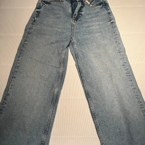 Byxor - Fina högmidjade byxor från Madlady🌟 Väl använda men bra skick😮‍💨 köper står för frakt💕