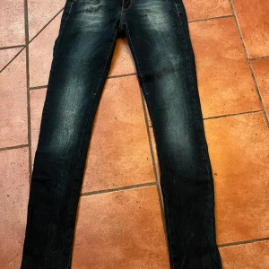 Skinny jeans vero moda - Bagarnas skick skinny jeans från Vero Moda storlek 25/32 pris 150kr eller bud💕
